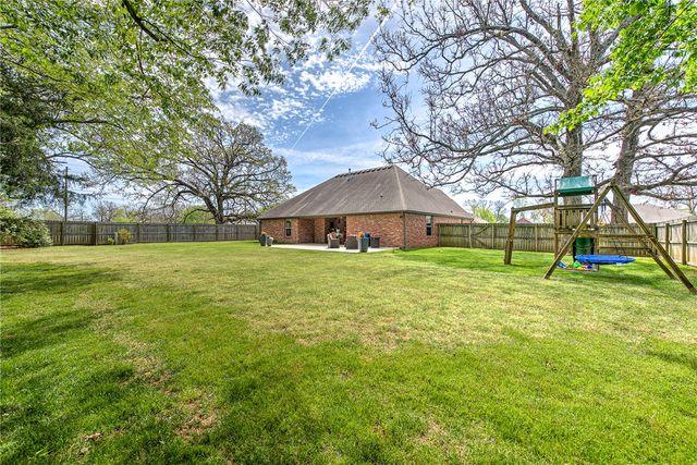 1806 Sandpiper Avenue, Lowell, AR 72745