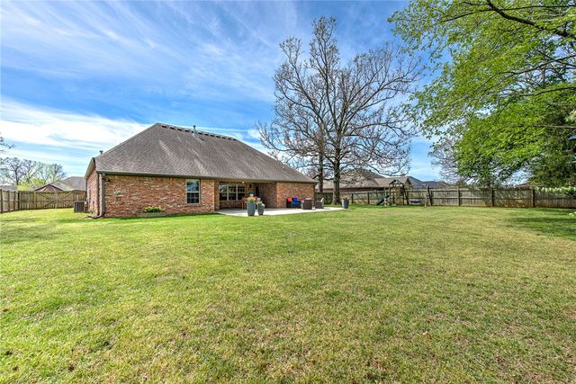 1806 Sandpiper Avenue, Lowell, AR 72745