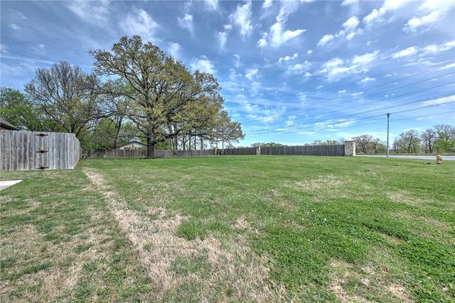 1806 Sandpiper Avenue, Lowell, AR 72745