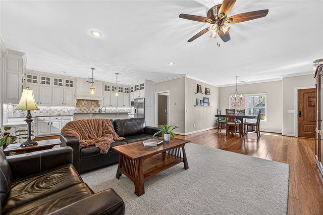 1806 Sandpiper Avenue, Lowell, AR 72745