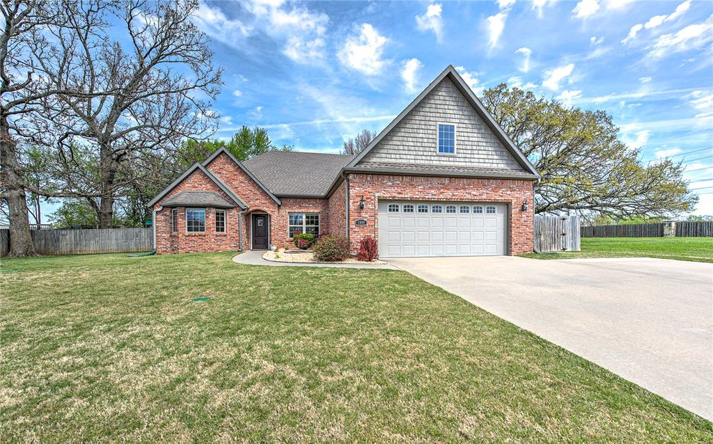 1806 Sandpiper Avenue, Lowell, AR 72745