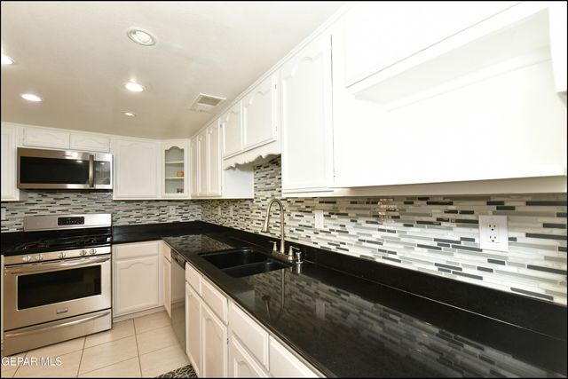 1857 RALPH JANES Place, El Paso, TX 79936
