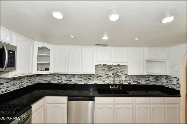 1857 RALPH JANES Place, El Paso, TX 79936