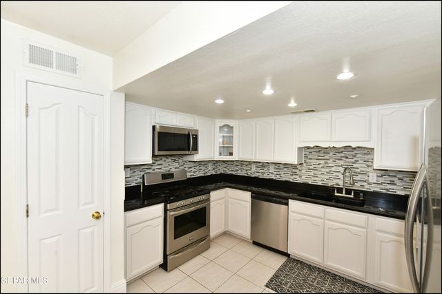 1857 RALPH JANES Place, El Paso, TX 79936