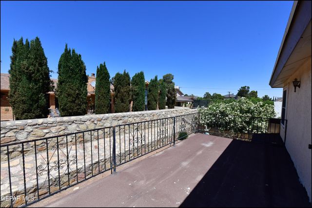 1857 RALPH JANES Place, El Paso, TX 79936