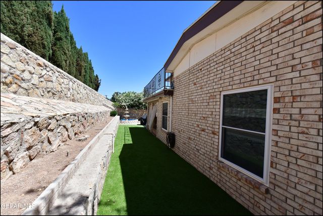 1857 RALPH JANES Place, El Paso, TX 79936