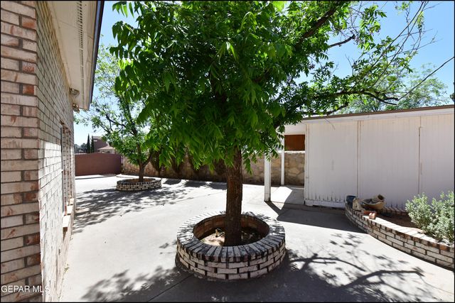 1857 RALPH JANES Place, El Paso, TX 79936