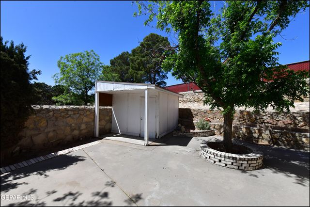 1857 RALPH JANES Place, El Paso, TX 79936