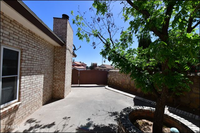 1857 RALPH JANES Place, El Paso, TX 79936