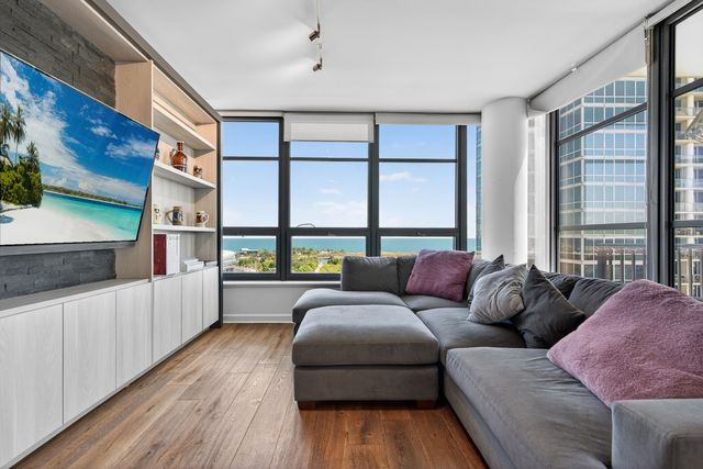 1600 S Prairie Avenue 1901, Chicago, IL 60616