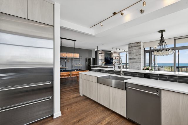 1600 S Prairie Avenue 1901, Chicago, IL 60616