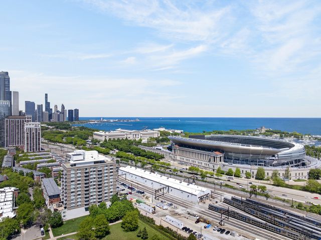 1600 S Prairie Avenue 1901, Chicago, IL 60616