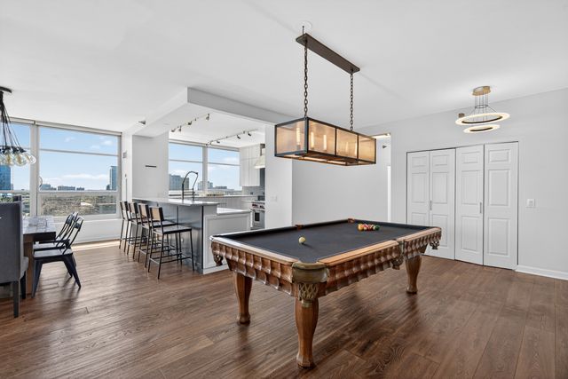 1600 S Prairie Avenue 1901, Chicago, IL 60616