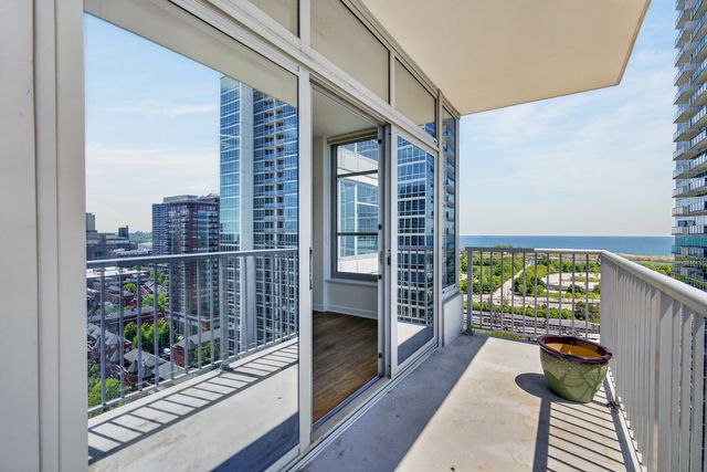 1600 S Prairie Avenue 1901, Chicago, IL 60616