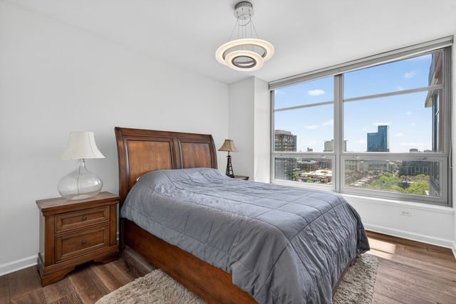 1600 S Prairie Avenue 1901, Chicago, IL 60616