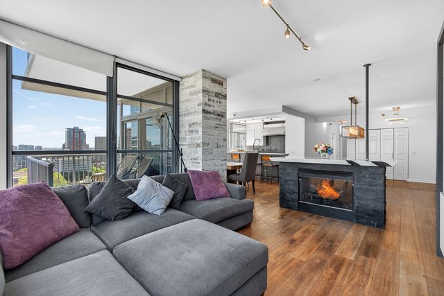 1600 S Prairie Avenue 1901, Chicago, IL 60616