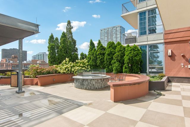1600 S Prairie Avenue 1901, Chicago, IL 60616