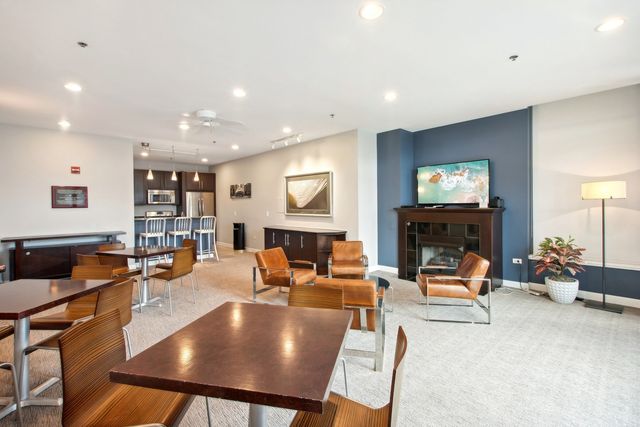 1600 S Prairie Avenue 1901, Chicago, IL 60616