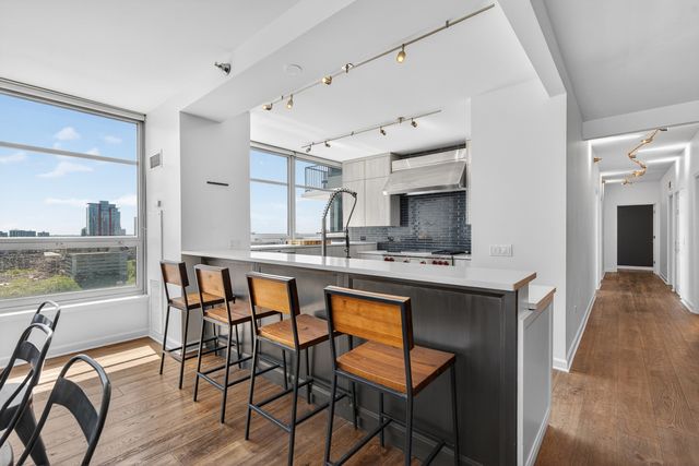 1600 S Prairie Avenue 1901, Chicago, IL 60616