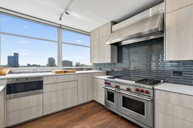 1600 S Prairie Avenue 1901, Chicago, IL 60616