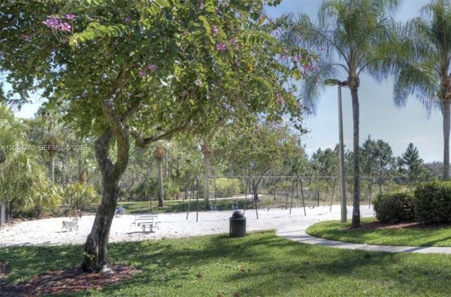8390 Big Acorn CIR 1103, Naples, FL 34119