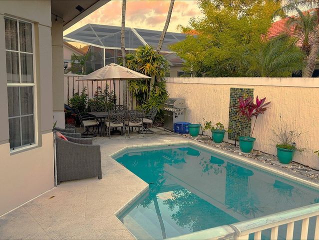 32 Monterey Pointe Drive 32, Palm Beach Gardens, FL 33418