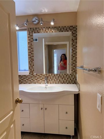12022 Falcon Crest, Los Angeles, CA 91326