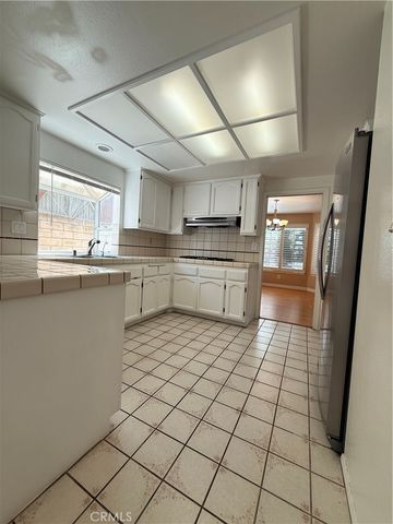 12022 Falcon Crest, Los Angeles, CA 91326