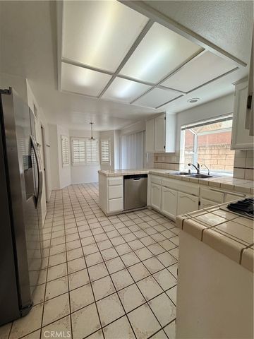 12022 Falcon Crest, Los Angeles, CA 91326