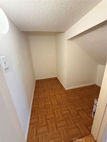 12022 Falcon Crest, Los Angeles, CA 91326