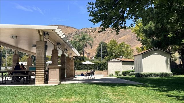 12022 Falcon Crest, Los Angeles, CA 91326