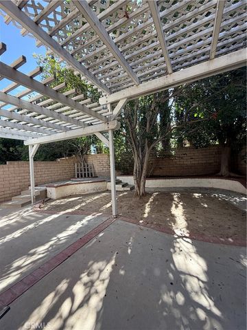 12022 Falcon Crest, Los Angeles, CA 91326