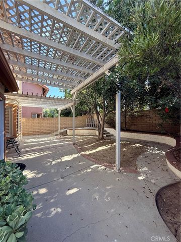 12022 Falcon Crest, Los Angeles, CA 91326