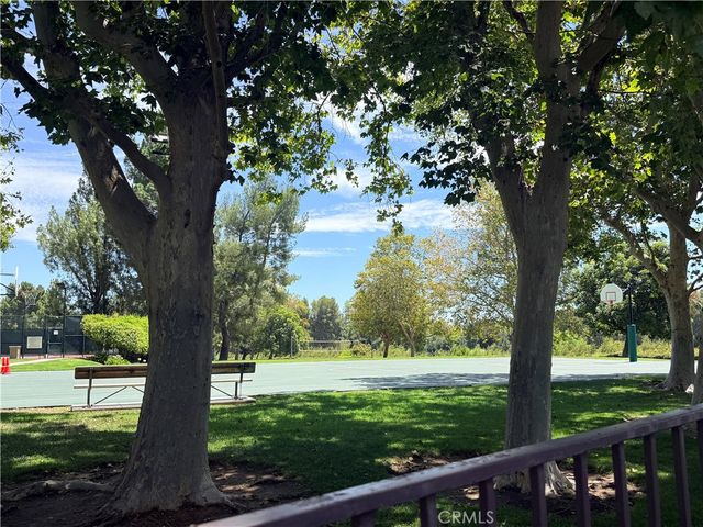 12022 Falcon Crest, Los Angeles, CA 91326