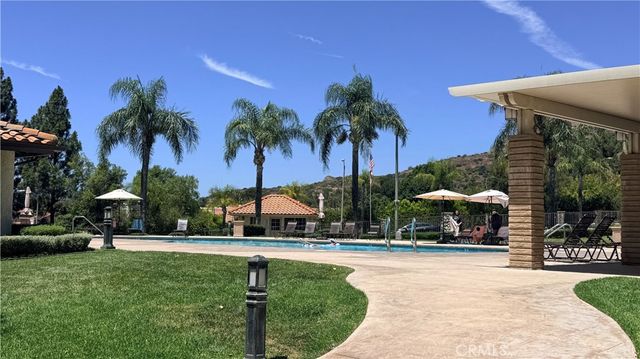 12022 Falcon Crest, Los Angeles, CA 91326