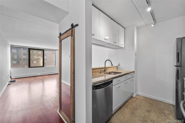 4 Martine Avenue 1109, White Plains, NY 10606