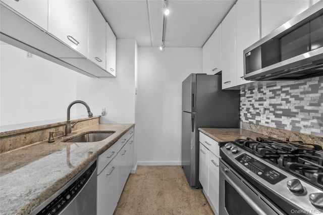 4 Martine Avenue 1109, White Plains, NY 10606