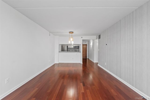 4 Martine Avenue 1109, White Plains, NY 10606