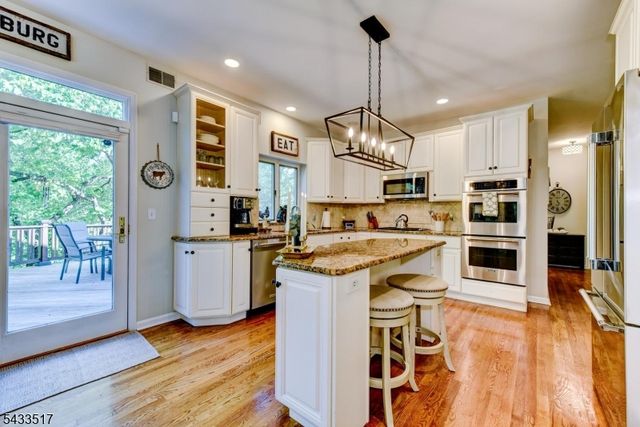 302 Kelly Dr, Branchburg Twp., NJ 08853