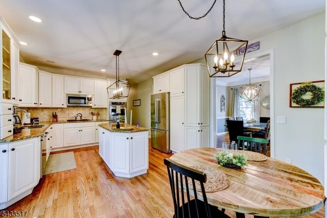 302 Kelly Dr, Branchburg Twp., NJ 08853