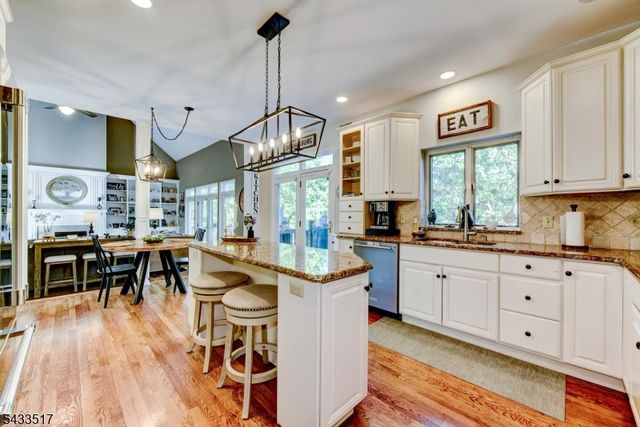 302 Kelly Dr, Branchburg Twp., NJ 08853