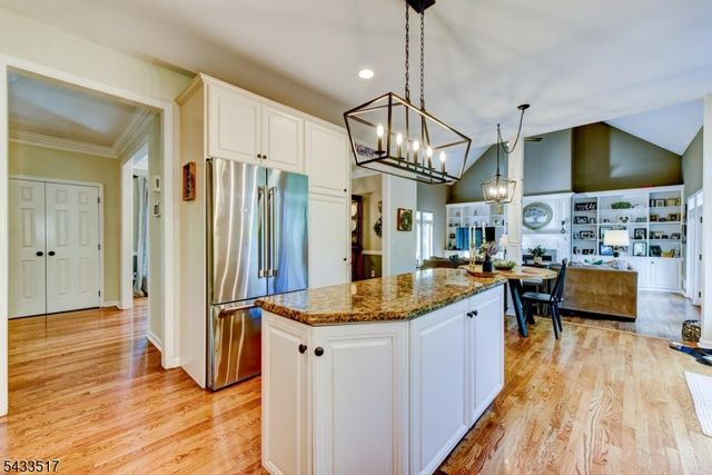 302 Kelly Dr, Branchburg Twp., NJ 08853