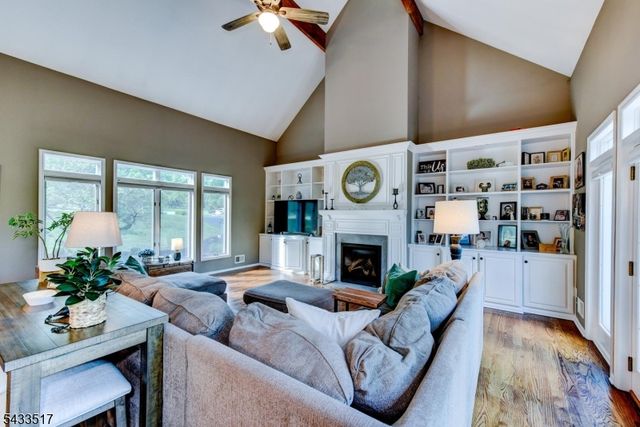 302 Kelly Dr, Branchburg Twp., NJ 08853