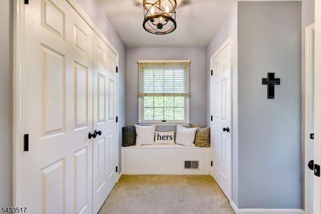 302 Kelly Dr, Branchburg Twp., NJ 08853