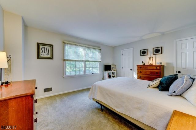 302 Kelly Dr, Branchburg Twp., NJ 08853