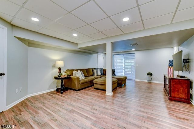 302 Kelly Dr, Branchburg Twp., NJ 08853