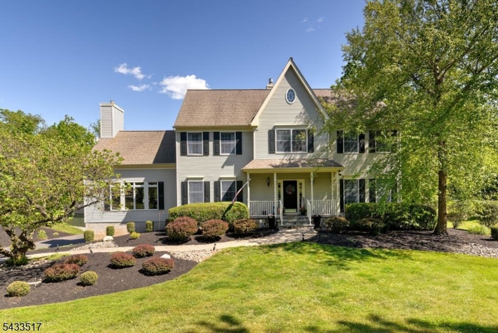 302 Kelly Dr, Branchburg Twp., NJ 08853