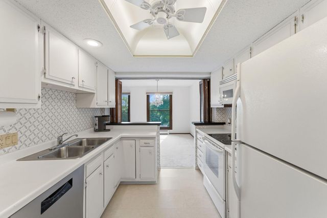 9500 Collegeview Road 206, Bloomington, MN 55437