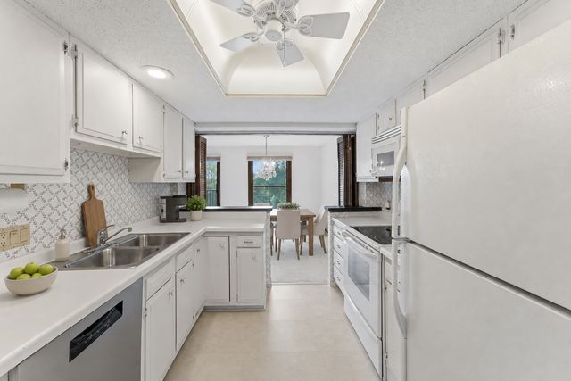 9500 Collegeview Road 206, Bloomington, MN 55437