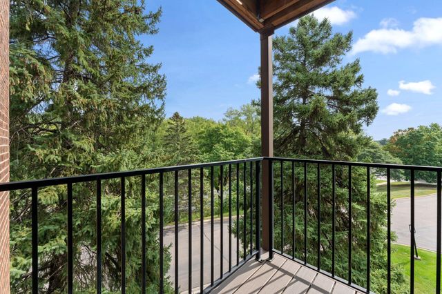 9500 Collegeview Road 206, Bloomington, MN 55437